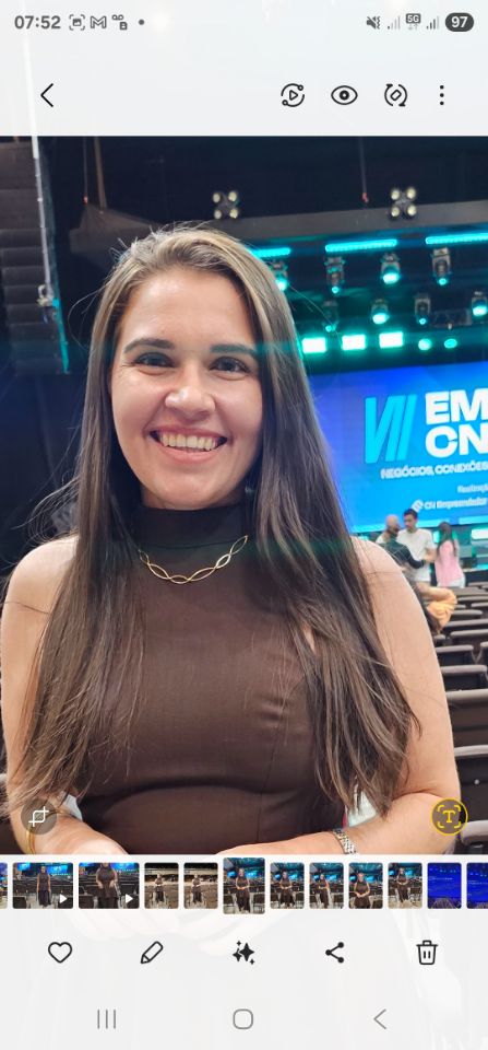 Verônica Fernandes 