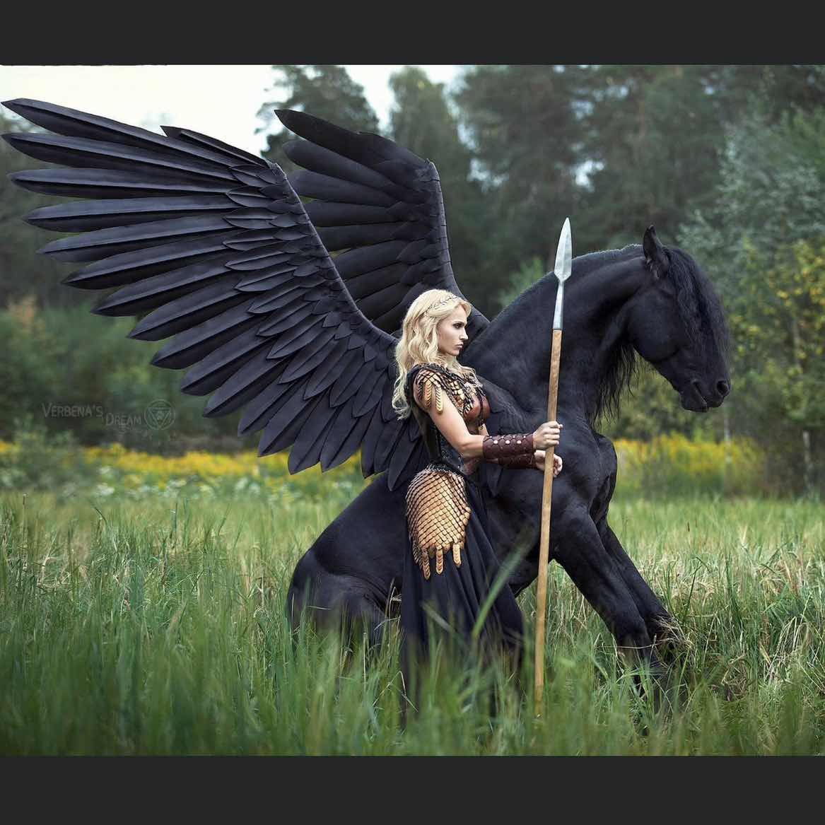 goodnovel comment avatar